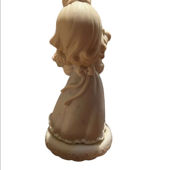 Precious Moments Growing In Grace Age 16 Figurine Girl holding Bouquet of Flowe - Picture 4 of 6